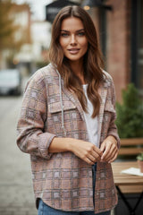 Chaqueta con capucha violeta y cordón de apriete contrastante