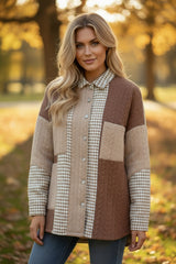 Amplia chaqueta en mosaicos texturizados con un contraste de color caqui-drove