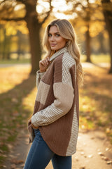 Amplia chaqueta en mosaicos texturizados con un contraste de color caqui-drove