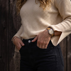 Pull ample en tricot texturé uni parchemin avec poignets fendus*