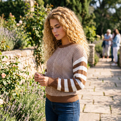 Pull marron à rayures géométriques et maille texturée