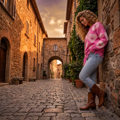 Pull rose bonbon à cœurs perlés et épaules tombantes