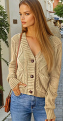 Beige textured cardigan with front pockets and pimples *