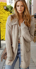 Cardigan buttoned with collar and falling shoulders *