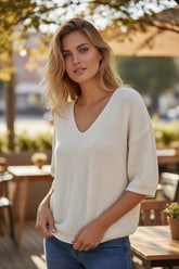 3 couleurs pour Le pull côtelé au col V qu’on adopte pour la vie