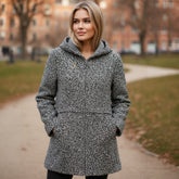 🖤 DOUCEUR URBAINE – La veste cocon à capuche pour vos journées d’hiver