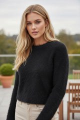 ✨ Pull “Noir Velours” – douceur pelucheuse &coupe chic