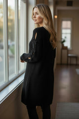 ROBE PULL “NOEUDS NOCTURNES” – Élégance & Modernité