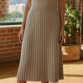 La jupe midi en maille au tombé élégant