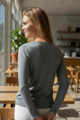 5 couleurs pour Le pull col V qui réchauffe les cœurs