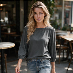Blusa gris medio con manga 3/4 y cuello redondo unido