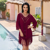 ✨ ÉCLAT BOHÈME – La robe fluide bordeaux aux détails crochet sophistiqués