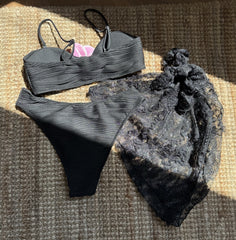 ✨ PERLE D’ÉTÉ – Le bikini floral qui sublime votre éclat naturel