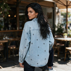 Veste en jean bleu à étoiles et boutons métalliques