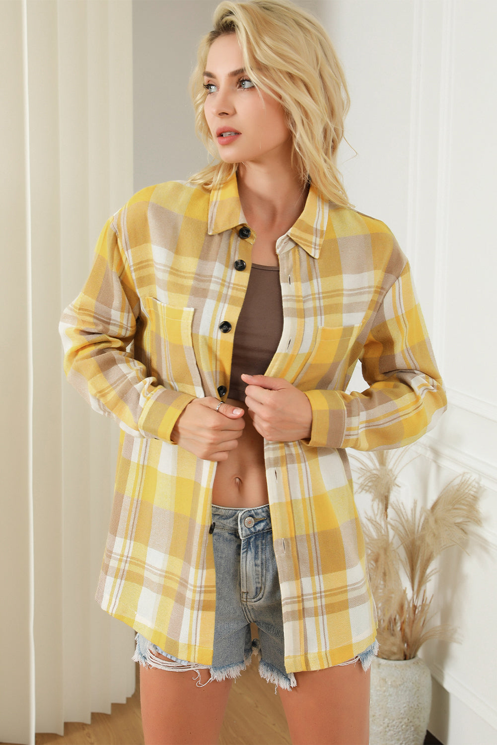 Chemise jaune à carreaux boutonnée avec poche plaquée-A WOMAN WE LOVE