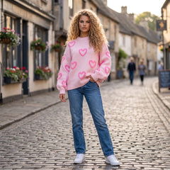 Pull ample rose à motifs cœur et manches bouffantes