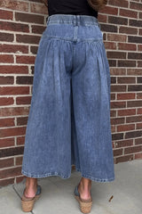 Pantalon en denim à jambe large et court plissé bleu crépuscule avec boutons taille haute