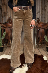 Pantalon droit beige foncé en velours côtelé à bouton métallique