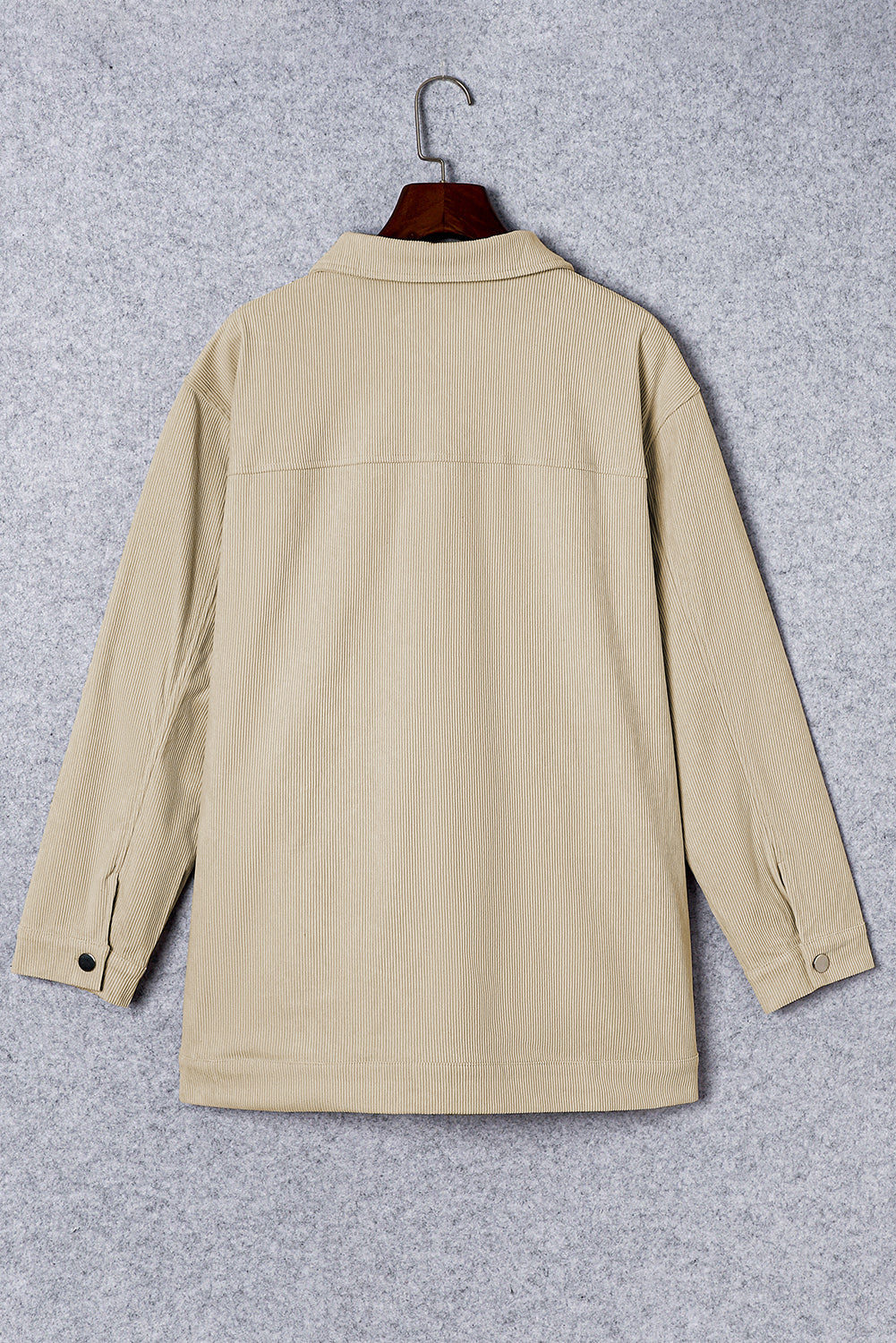 Chaqueta de terciopelo de Côte en la parte posterior con un gran patrón de gancho de color caqui Chaqueta de terciopelo de Côte en la parte posterior con un gran patrón de gancho de color caqui