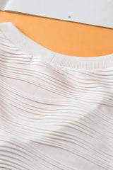 Blanco alto con mangas cortas y cuello de cuello en V apretado