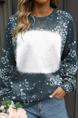 Round neck sweatshirt and white leopard white raglan sleeves