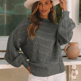 Pull gris en tricot torsadé à manches lanternes et col montant