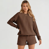 Ensemble haut texturé marron à manches longues et short à cordon de serrage