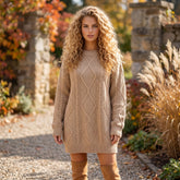Robe pull coupe ample en tricot torsadé à épaules tombantes