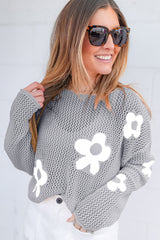 Pull gris clair à épaules tombantes en tricot ajouré à grandes fleurs