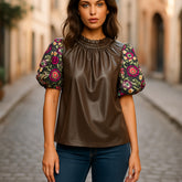 Chemisier à col rond et volants en similicuir *