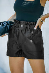 Short taille haute en simili cuir noir *