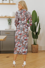 Robe mi-longue à imprimé floral et col montant moulante à manches longues marron