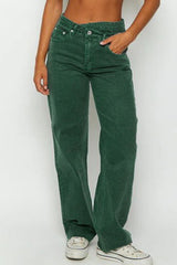 Jean droit vert à taille croisée et ourlet brut