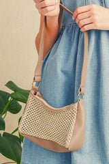 Petit sac d’épaule beige à empiècements tressés et simili cuir