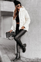 Capa de cremallera con capucha acolchada sólida blanca