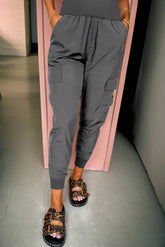 Pantalon de jogging cargo à la taille élastique gris