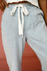 Jean à cordon de taille moyenne à rayures bleu ciel