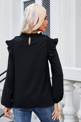 Chemisier noir à manches bouffantes et bordure à volants et col à volants-A WOMAN WE LOVE