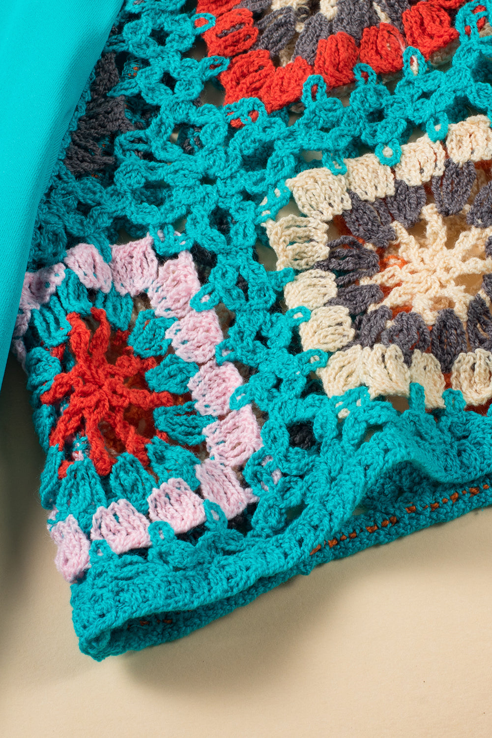 Haut à manches courtes en crochet fleuri turquoise