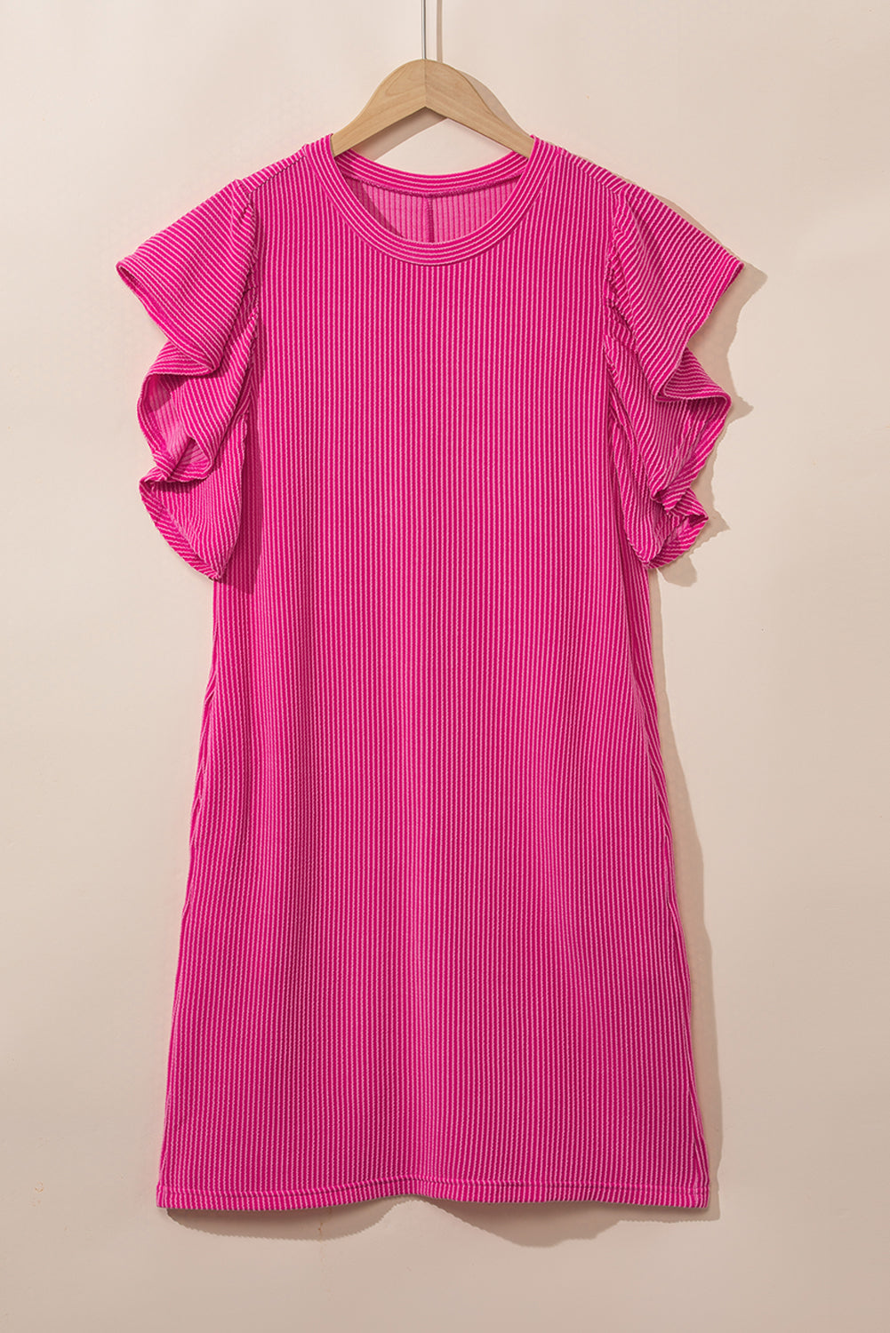 Mini-robe texturée à volants et manches flottantes rouge rose
