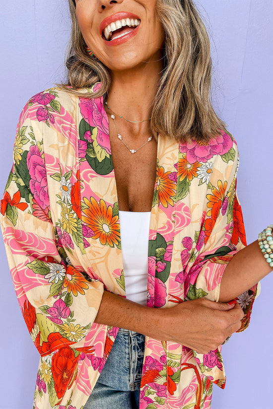 Kimono rosa con estampado floral y abierto en la parte delantera con cinturón