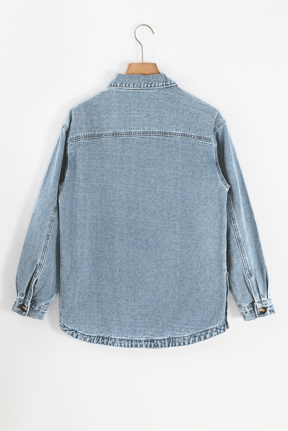 Veste en jean bleu crépuscule avec poches et boutons fendus