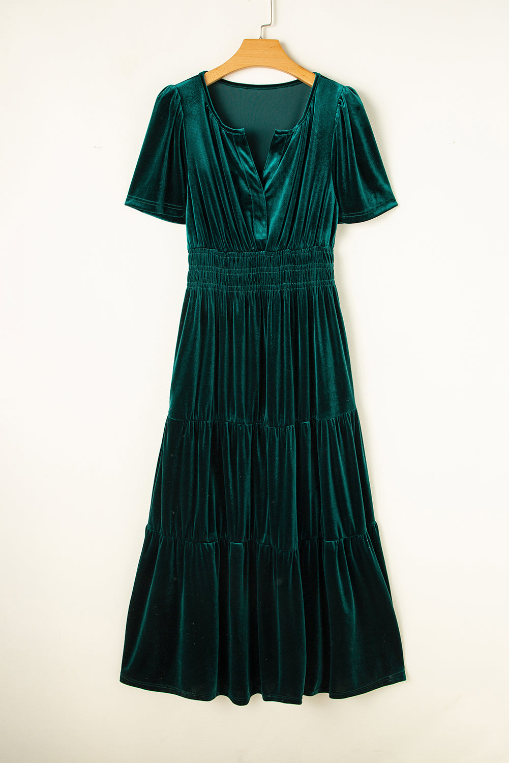 Robe longue Evergreen en velours à manches courtes et taille froncée à plusieurs niveaux