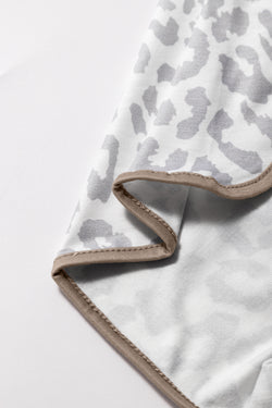 Shorts informales de leopardo blanco *