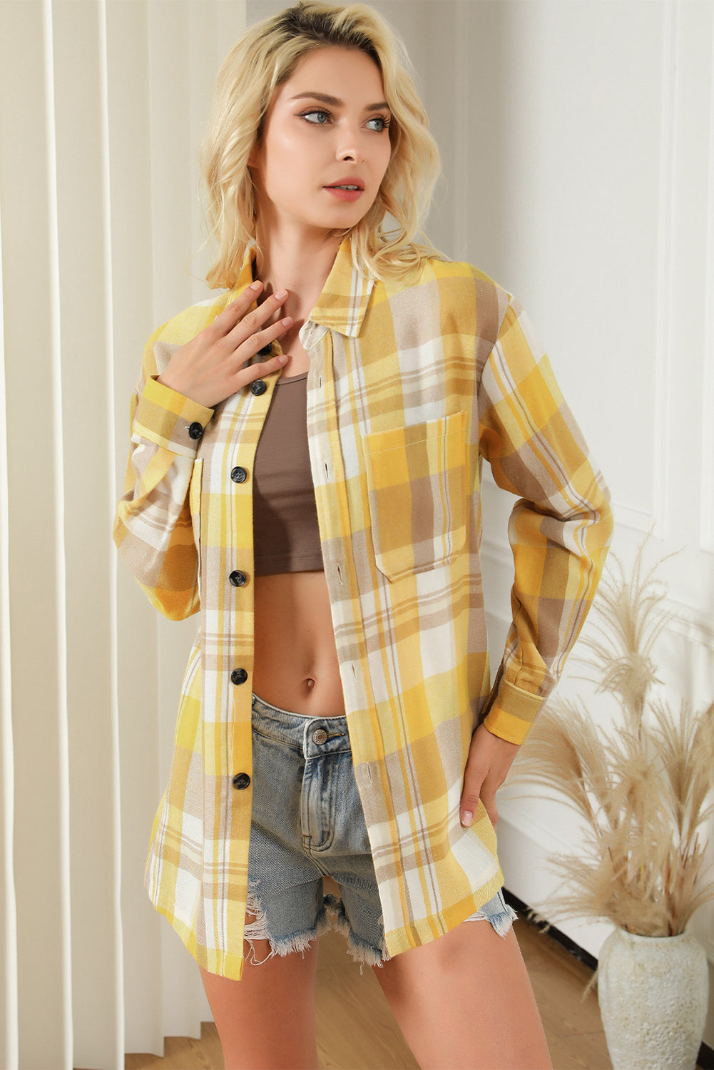 Chemise jaune à carreaux boutonnée avec poche plaquée-A WOMAN WE LOVE