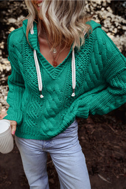 Hooded sweater with contrasting tightening cord in twisted green water knitting