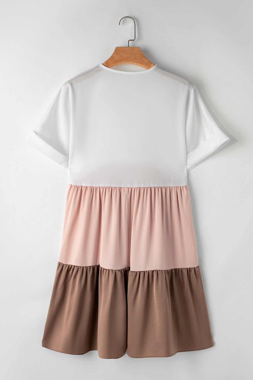 Robe ample à plusieurs niveaux, beige français clair, triple couleurs, col en V, poignets pliés