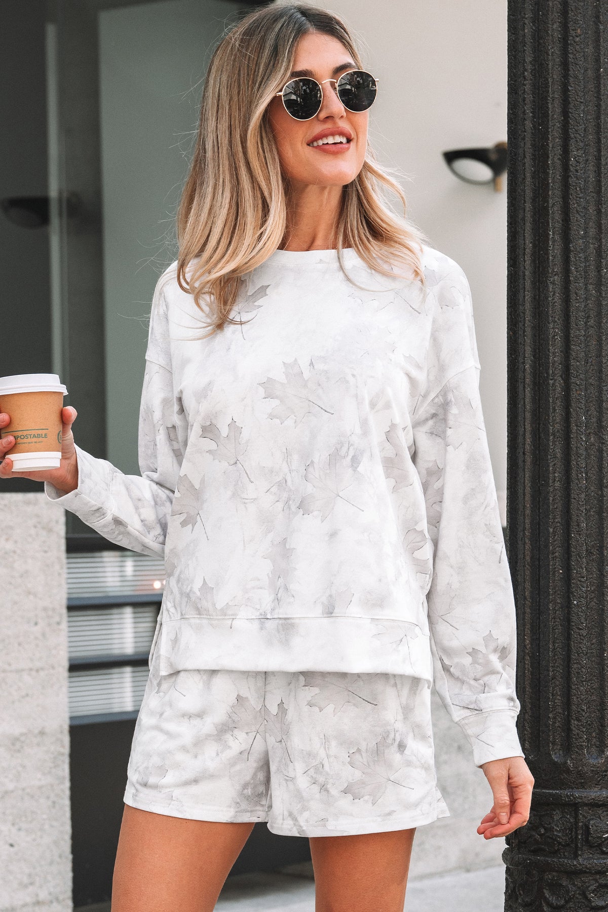 Ensemble pull beige imprimé camouflage et short décontracté à taille élastique