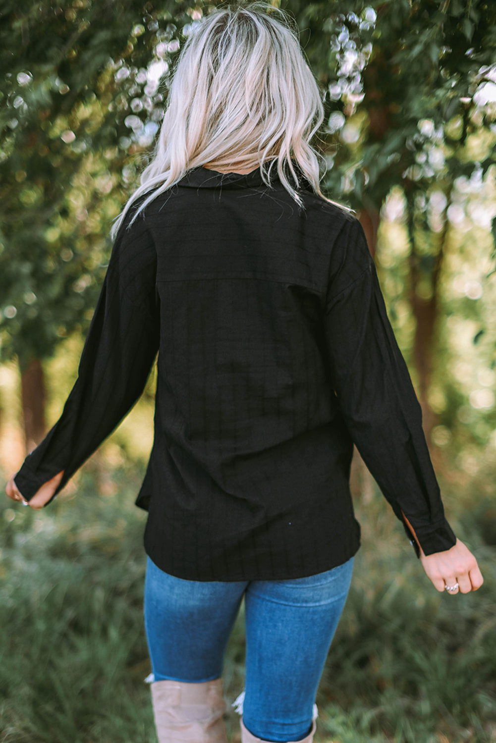 Chemise à manches longues texturée noire avec poche boutonnée-A WOMAN WE LOVE