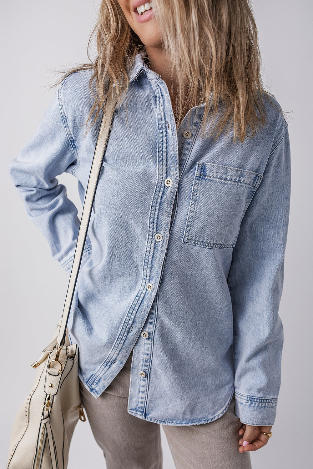 Veste en denim boutonnée à manches longues et poche poitrine Beau Blue